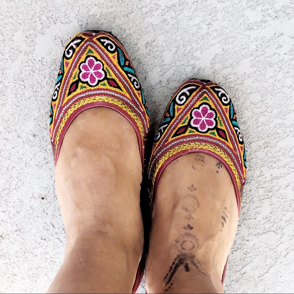 Handmade ethnic embroidered flats